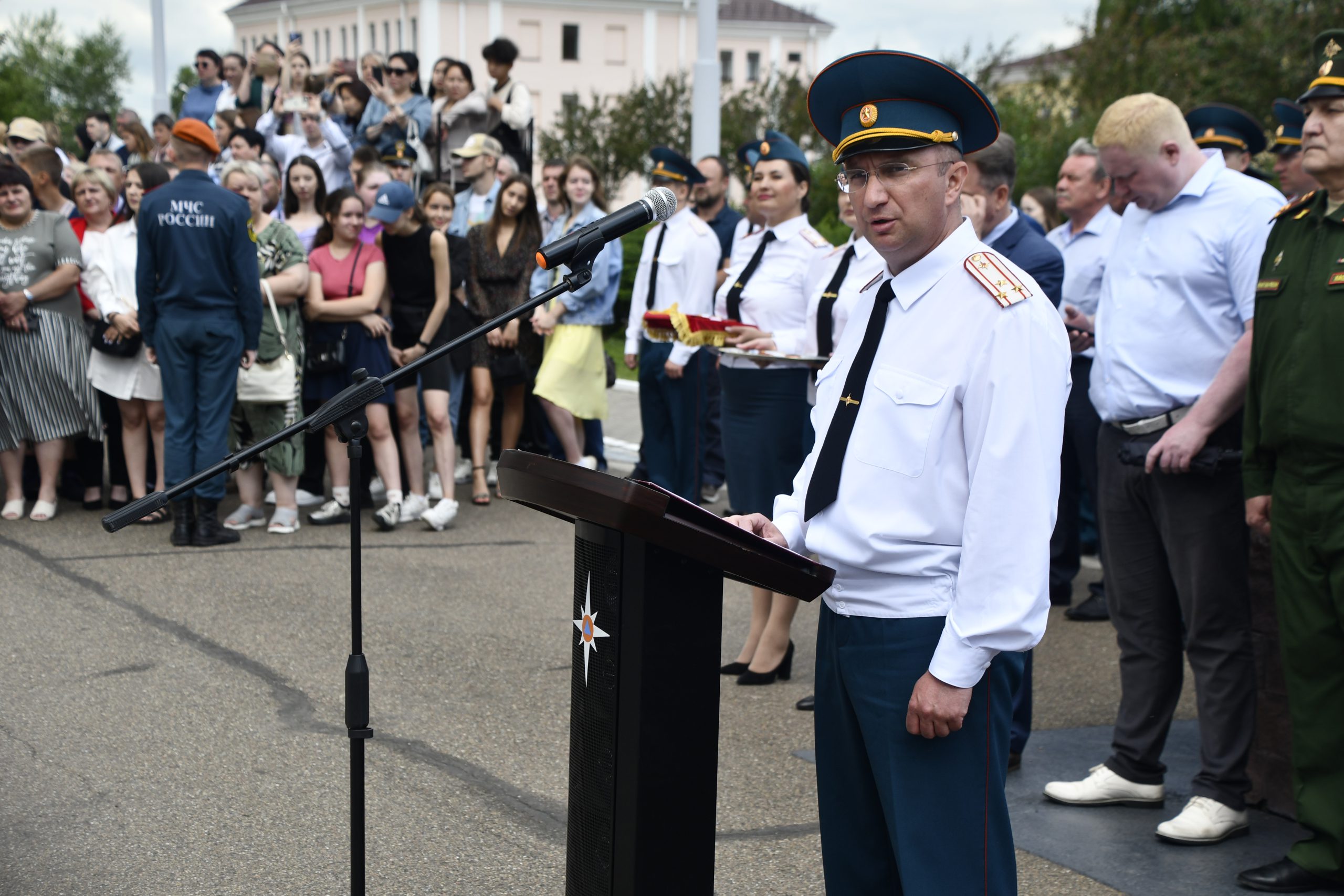 Вести высокий. Выпуск МЧС Академии. Выпуск Академии МЧС 2022. Форма Академии. Обмундирование МЧС России.